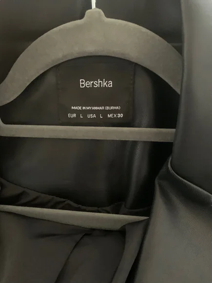 Bershka ladies black long sleeved button up faux leather blazer jacket coat - Picture 6 of 6